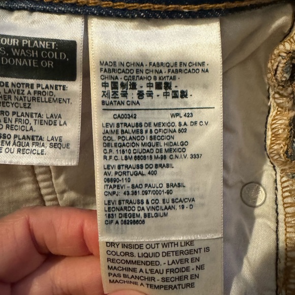 Levi’s Blue Denim Jean shorts distressed hem - Picture 7 of 8